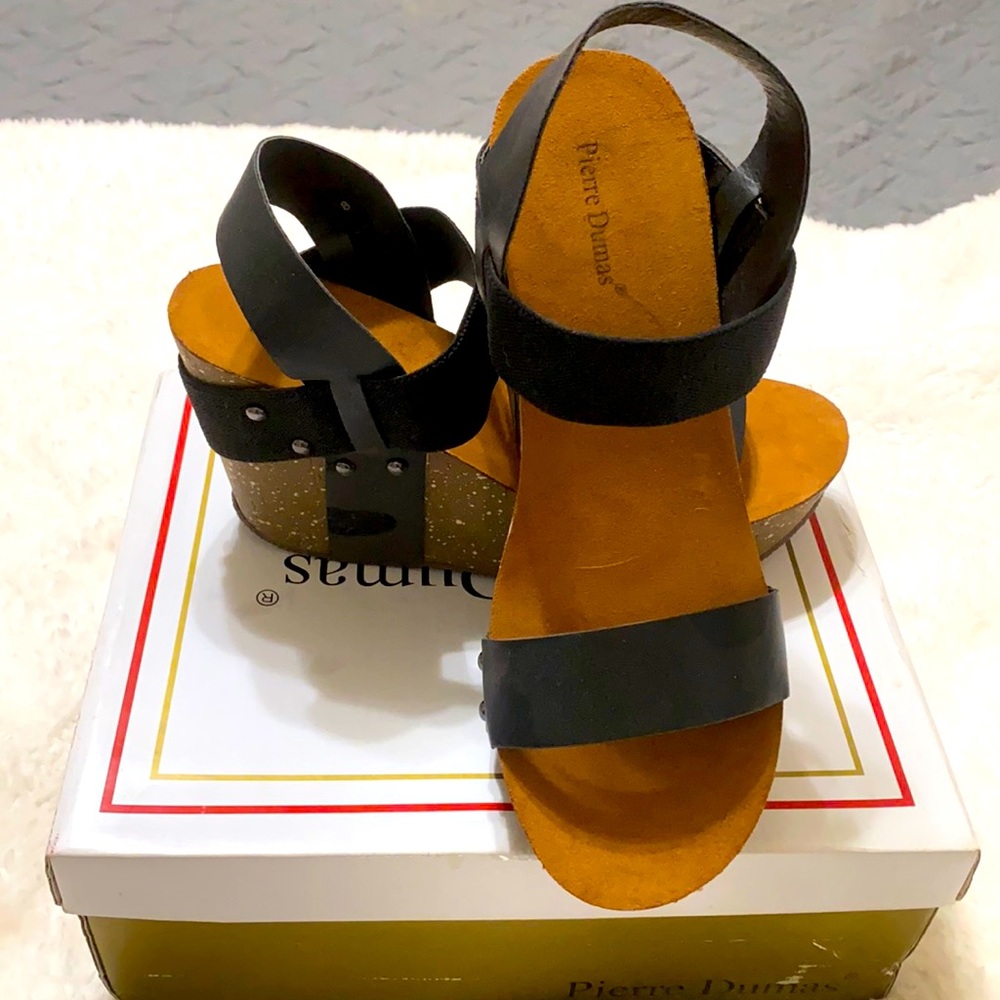 Black Wedges